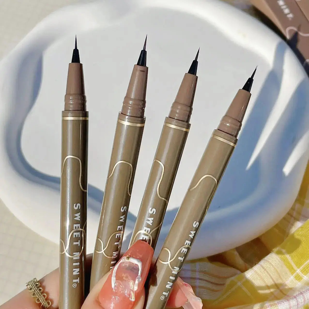 ZUOFILY Tea Brown Liquid Eyeliner & Shadow Pen – Waterproof Matte & Glitter Eye Makeup - Femlinza