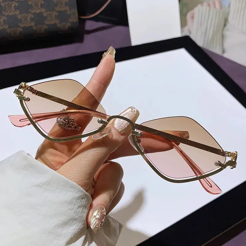 Cat Eye Sunglasses with Gold Metal Frame - Femlinza