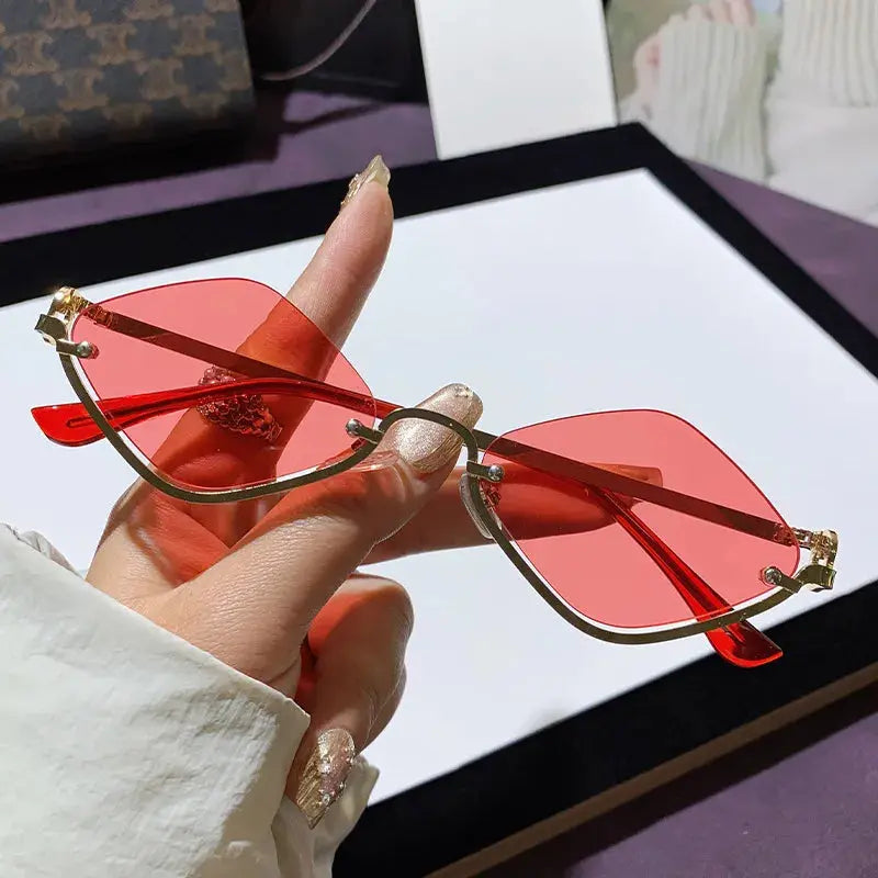 Cat Eye Sunglasses with Gold Metal Frame - Femlinza