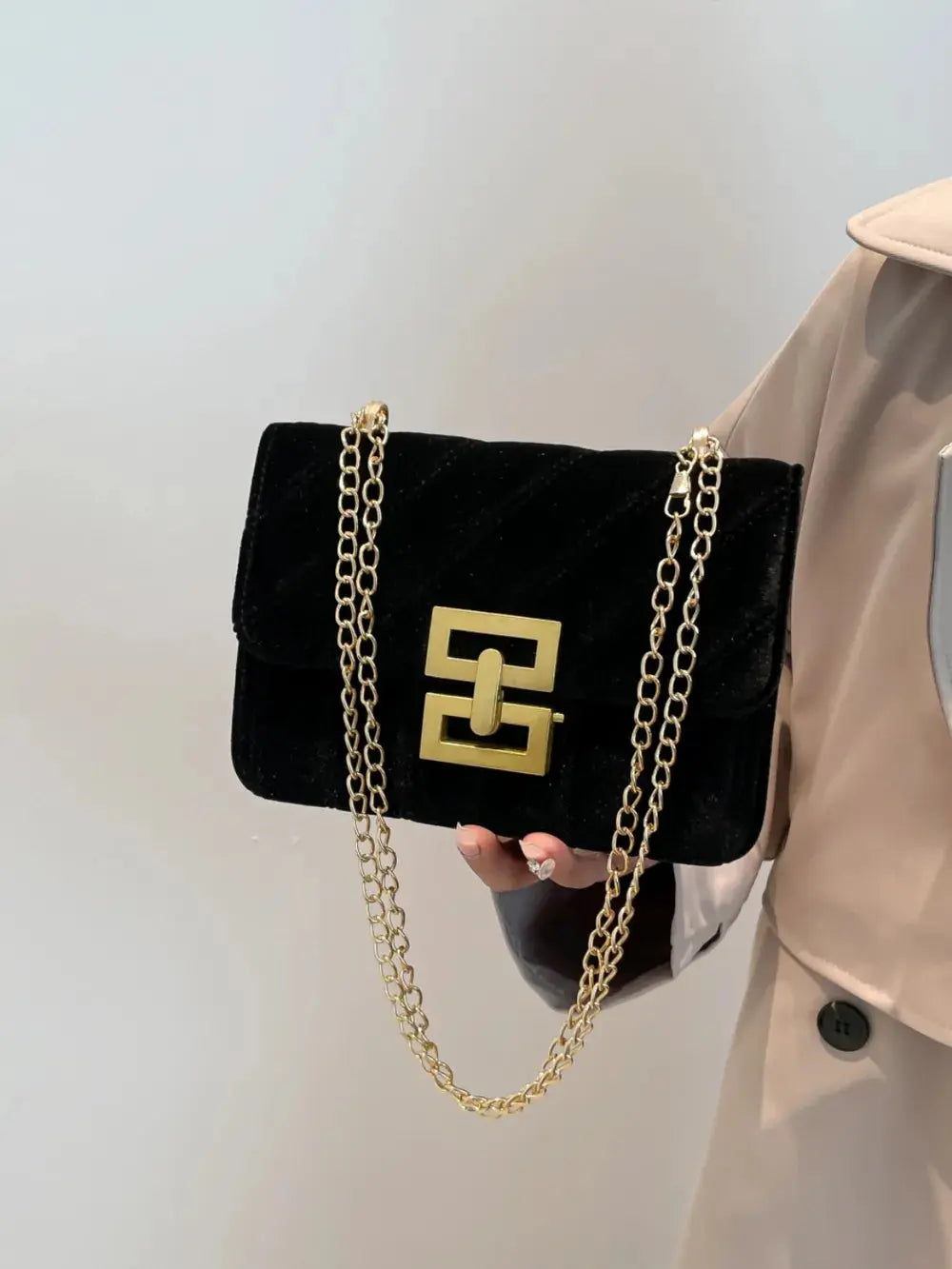 Gold Clasp Chain Shoulder Bag - Femlinza