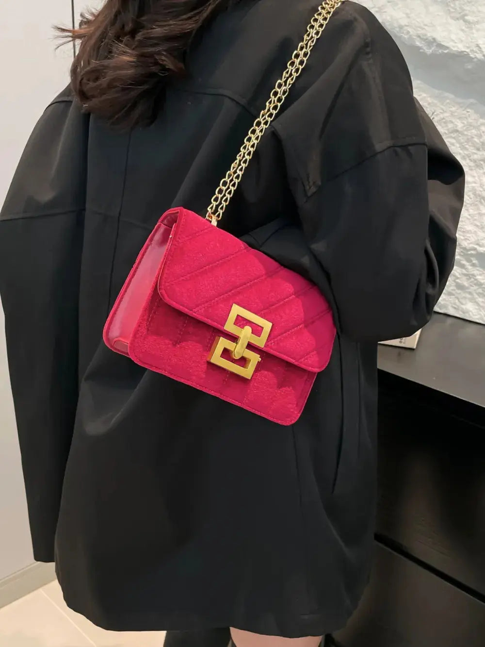 Gold Clasp Chain Shoulder Bag - Femlinza