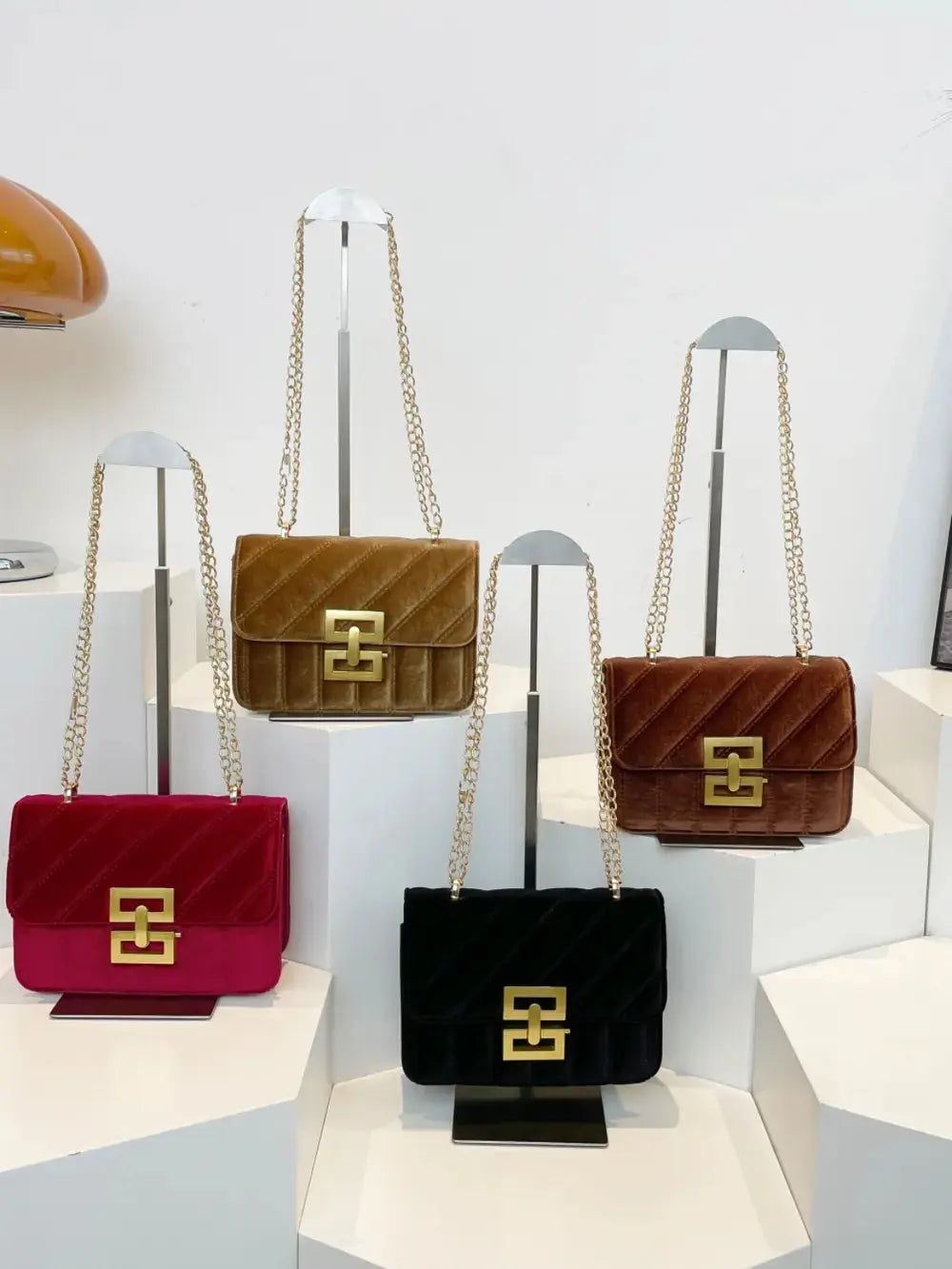 Gold Clasp Chain Shoulder Bag - Femlinza