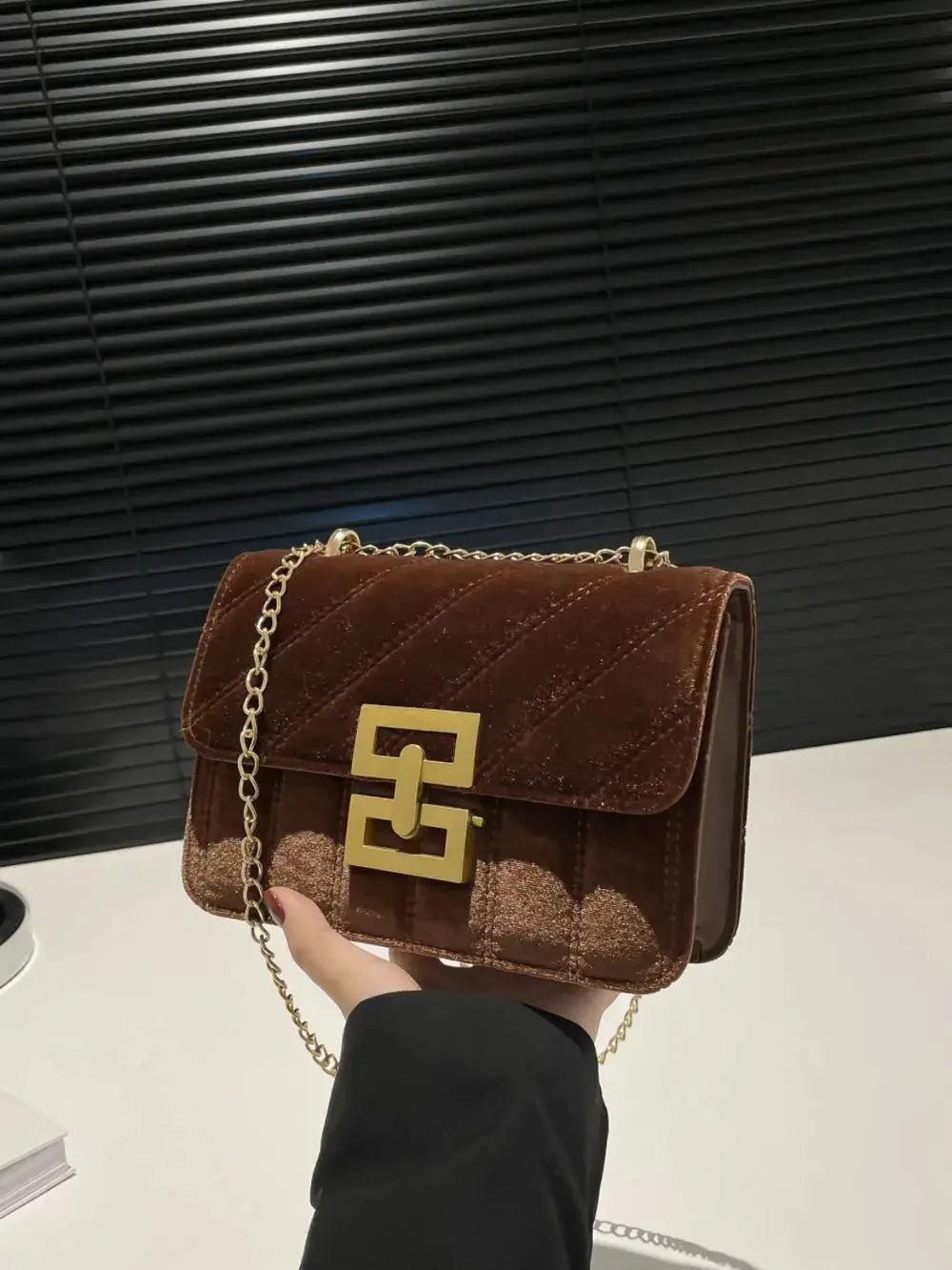 Gold Clasp Chain Shoulder Bag - Femlinza