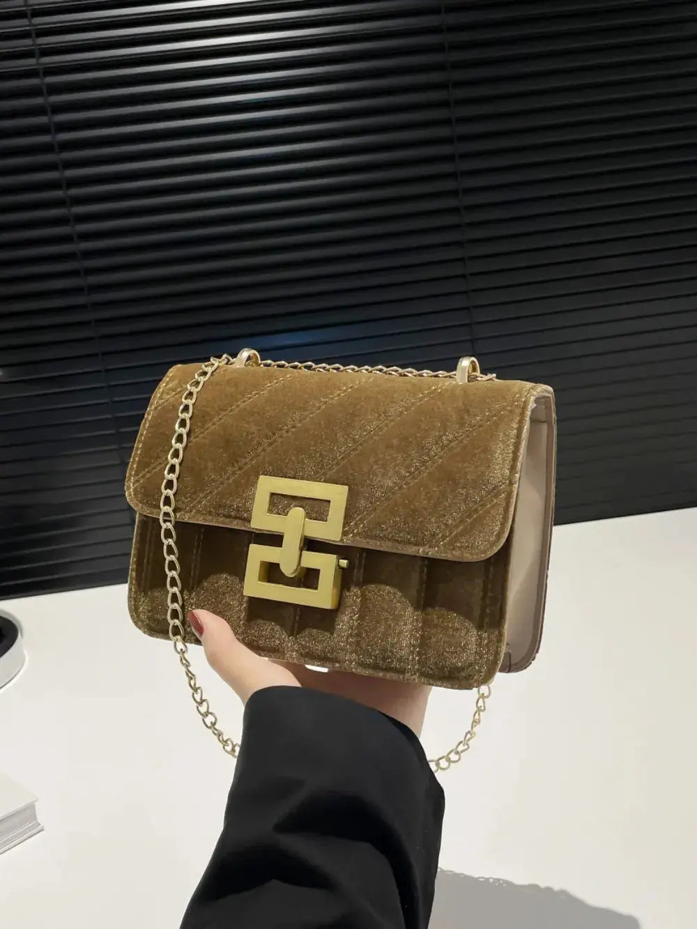 Gold Clasp Chain Shoulder Bag - Femlinza