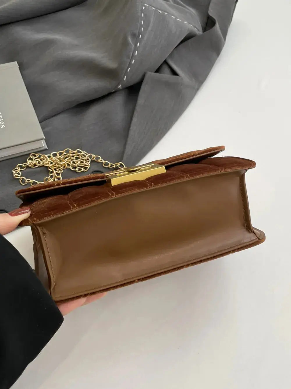 Gold Clasp Chain Shoulder Bag - Femlinza