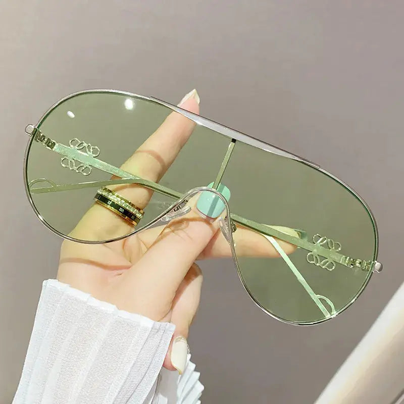 Gradient Aviator Sunglasses - Femlinza