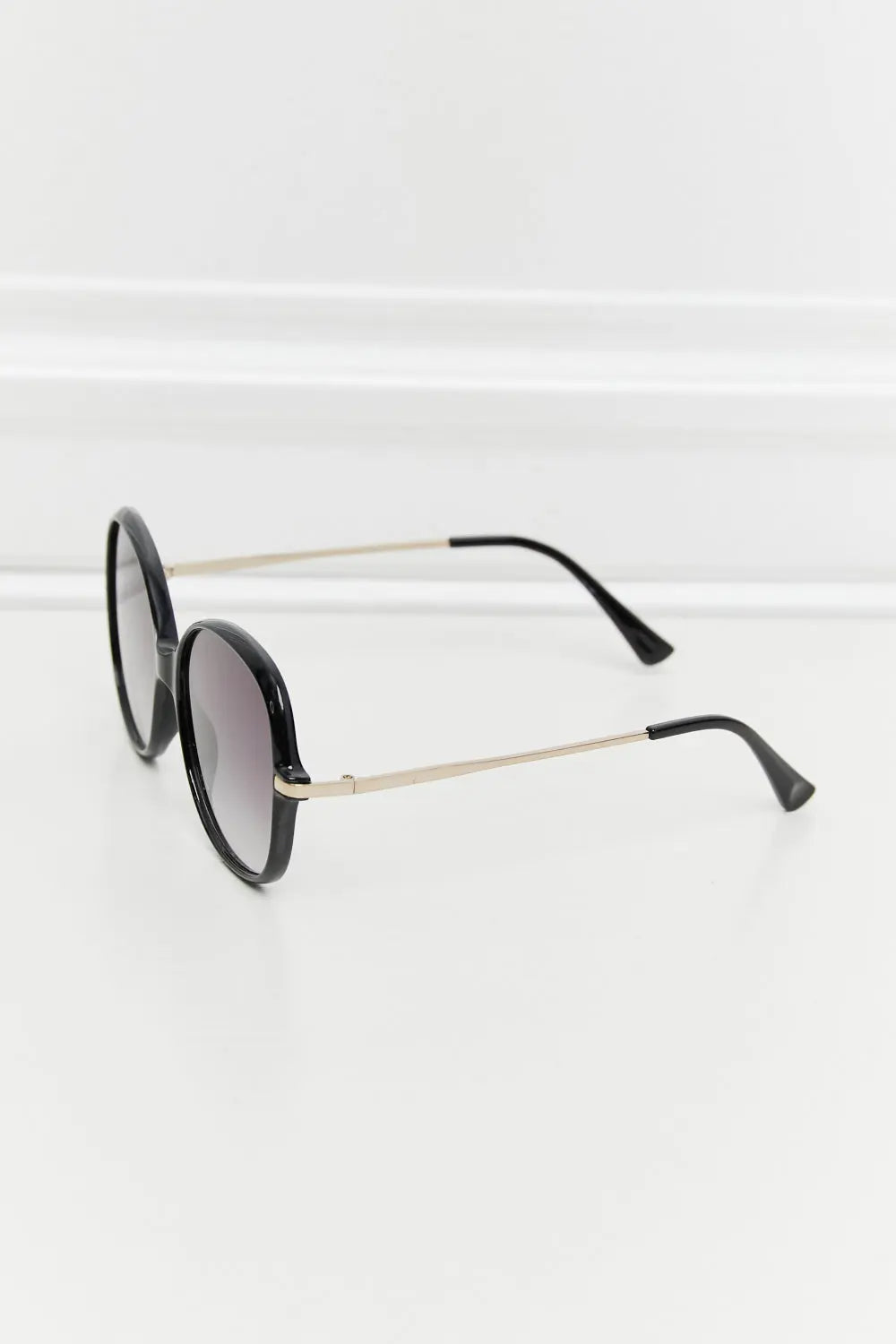 Metal-Plastic Hybrid Full Rim Sunglasses - Femlinza
