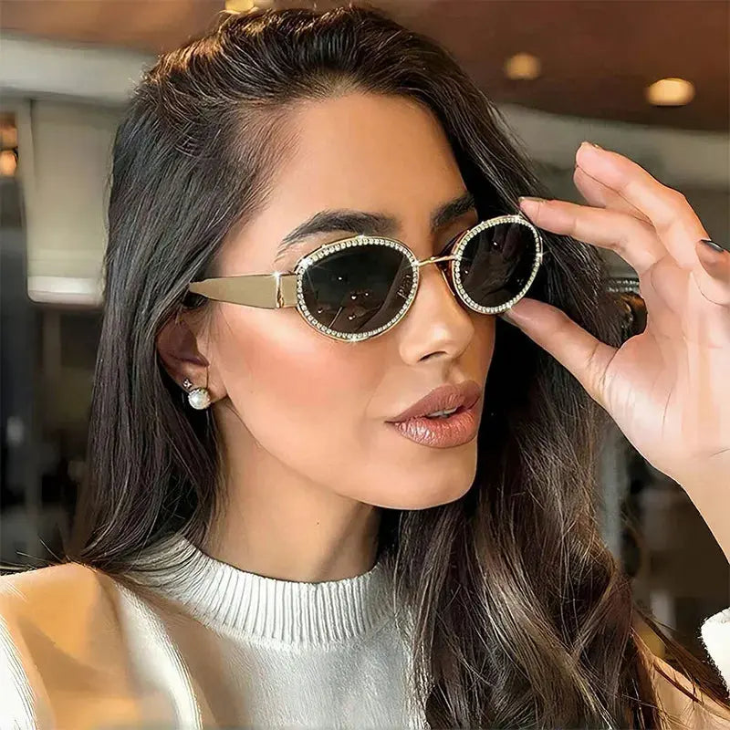 Rhinestones Decor Oval Sunglasses - Femlinza