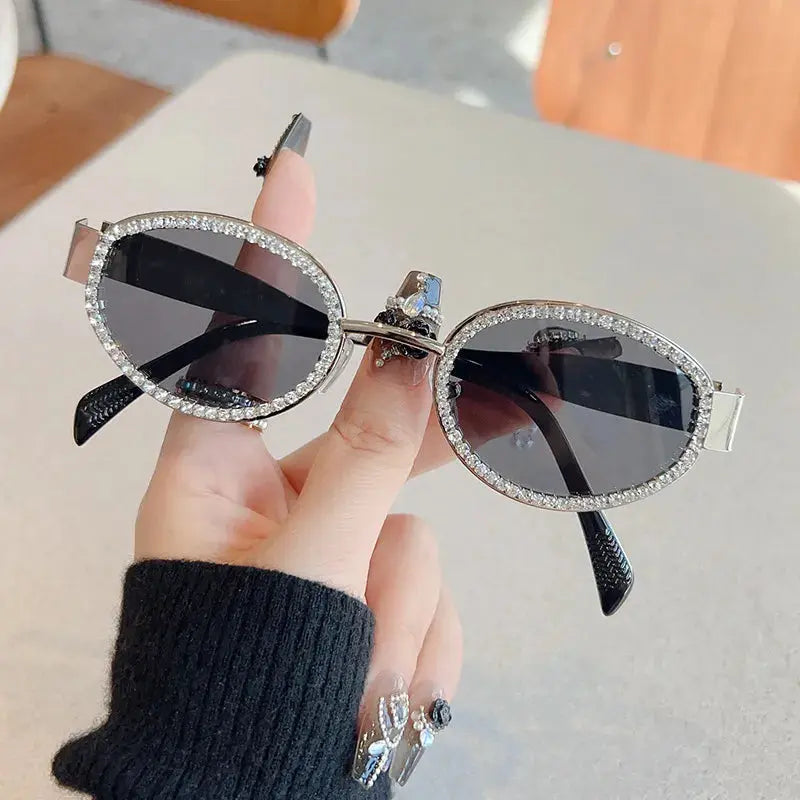 Rhinestones Decor Oval Sunglasses - Femlinza